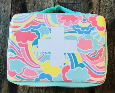 This ONE Travel Hack Will CHANGE YOUR LIFE - The Travel Tote. All traveling necessities in one place, ready to go any time. Tons of hacks. Free printable checkli