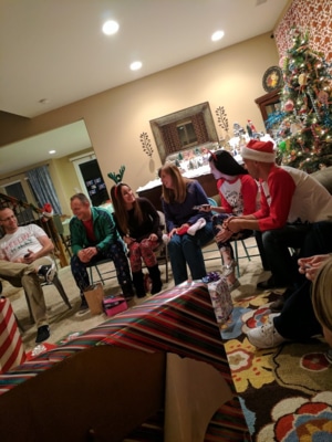 How to Host an Unforgettable (White Elephant) Gift Exchange Party - Adorable FREE Printables in this post. Also, a post with great white elephant gag gift ideas! -PlanForAwesome!
