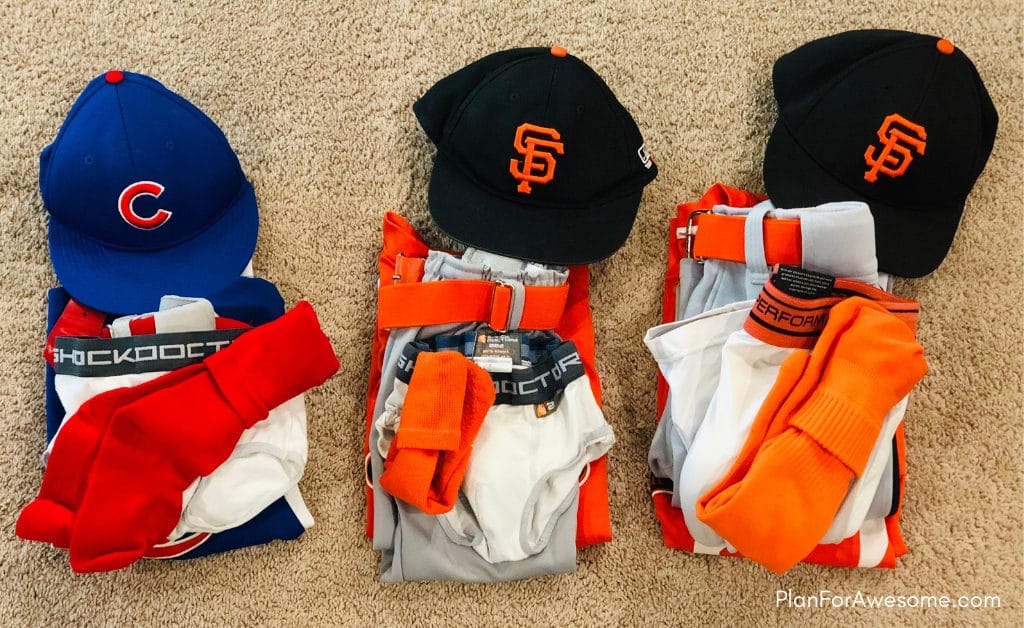 These are awesome baseball mom hacks! Seriously SO EASY and SO HELPFUL! - PlanForAwesome #baseballmom #littleleague #baseballtips #baseball