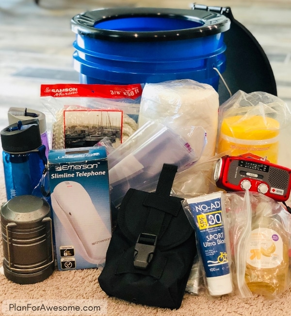 72-Hour Emergency Kits For Beginners - A Step-by-Step Guide - PART 2 - This is such an awesome post for putting together 72-hour emergency kits for adults! There's even a free printable checklist, expiration date tracker, and explanations of everything.