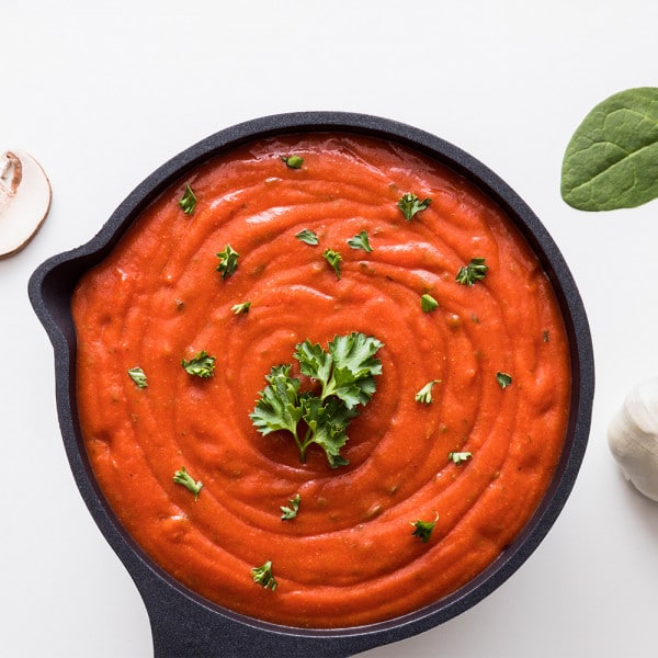 thrive life tomato sauce in black pan.